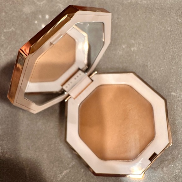FENTY Beauty Cheeks Out Cream Bronzer in 02 “Butter Biscuit”💝 - Picture 9 of 13